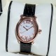 实拍 萧邦-ChopardHappy Sport Oval 石英版本腕表精钢表壳制表工艺与优雅美学风格巧妙结合,以此来展示女性魅力和技术性能。玫瑰金真空电镀材质,既优雅又时尚,以圆润柔美的曲线演绎隽永女性魅力。萧邦对象征永恒的椭圆形展现新颖诠释,打造出一款献给女性的臻礼,许下一个象征快乐的诚挚诺言。Happy Spor欢快嬉戏、自由旋转的水钻珠子在两片蓝宝石水晶之间愉悦轻舞。表壳 约30mm珍珠贝壳彩色表盘搭配光泽亮皮纹表带针扣穿戴C表扣。 实拍 萧邦-ChopardHappy Sport Oval 石英版本腕表精钢表壳制表工艺与优雅美学风格巧妙结合,以此来展示女性魅力和技术性能。玫瑰金真空电镀材质,既优雅又时尚,以圆润柔美的曲线演绎隽永女性魅力。萧邦对象征永恒的椭圆形展现新颖诠释,打造出一款献给女性的臻礼,许下一个象征快乐的诚挚诺言。Happy Spor欢快嬉戏、自由旋转的水钻珠子在两片蓝宝石水晶之间愉悦轻舞。表壳 约30mm珍珠贝壳彩色表盘搭配光泽亮皮纹表带针扣穿戴C表扣。