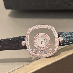 品牌：Chopard-萧邦最新款方形Happy Diamonds❤️瑞士原厂石英机芯 五颗快乐钻石在表盘自由流动  电镀18k金好货不等人哦～[机智]