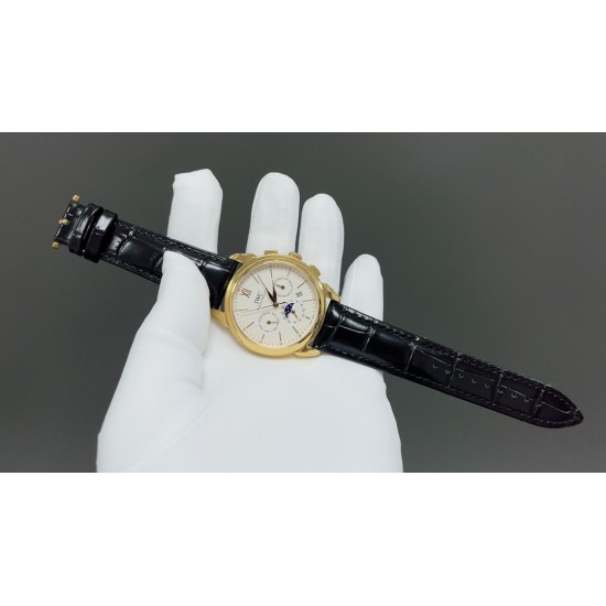 IWC万国最新力作最高版本万国波涛菲诺多功能高级自动腕表!9100多功能进口机械机芯!整表壳CNC精磨工艺,与原装工艺效果如出一辙,整体字面质感更佳!在订制机芯的加持下,尺寸41*10mm,优雅的贵族气息结合无与伦比的视觉享受,神秘雅致,精湛非凡,采用顶级意大利小皮材质表带,质地柔软细腻,手工缝制的丝线,纹路清晰,均匀规整,大方富有档次。⚠️请认准独家品质 IWC万国最新力作最高版本万国波涛菲诺多功能高级自动腕表!9100多功能进口机械机芯!整表壳CNC精磨工艺,与原装工艺效果如出一辙,整体字面质感更佳!在订制机芯的加持下,尺寸41*10mm,优雅的贵族气息结合无与伦比的视觉享受,神秘雅致,精湛非凡,采用顶级意大利小皮材质表带,质地柔软细腻,手工缝制的丝线,纹路清晰,均匀规整,大方富有档次。⚠️请认准独家品质