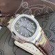 百达翡丽Nautilus 系列7010R最美鹦鹉螺。整个表盘、表壳以及标志性的“锚链式”表耳都采用全手工雪花密镶钻石,以优雅外观体现超卓工艺,美若冰晶,腕表中的“蓝血贵族”。采用32mm表径 上手贴合,进口石英机芯 走时精准,表壳采用不锈钢18k镀玫瑰金,表圈镶嵌46颗,搭配美洲鳄鱼皮表带。送礼自戴首选! 百达翡丽Nautilus 系列7010R最美鹦鹉螺。整个表盘、表壳以及标志性的“锚链式”表耳都采用全手工雪花密镶钻石,以优雅外观体现超卓工艺,美若冰晶,腕表中的“蓝血贵族”。采用32mm表径 上手贴合,进口石英机芯 走时精准,表壳采用不锈钢18k镀玫瑰金,表圈镶嵌46颗,搭配美洲鳄鱼皮表带。送礼自戴首选!