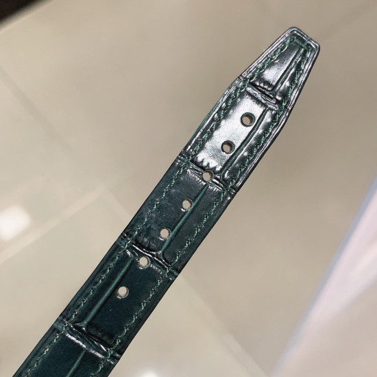 实拍【IWC 2019推出女士全新 Portofino波涛菲诺系列】1⃣️:壳套尺寸34mm/8.8mm采用316精钢材质打磨,每个壳套全程CNC处理所有细节达到完美2⃣️:采用进口日本9015天文台级别经过本厂严格把控 调试 达到零返修稳定性3⃣️:采用瑞士蓝宝石镜面 通透明亮4⃣️字面采用简洁的条丁罗马和表盘十二颗 设计呈现出精致典雅之感5⃣️:表带采用原装快速更换系统 搭配意大利小牛皮皮质柔软细腻:有六种颜色可选(绿色,兰色,黑色,深棕,酒红,粉色)6⃣️:原装表扣采用316精钢材质打磨 实拍【IWC 2019推出女士全新 Portofino波涛菲诺系列】1⃣️:壳套尺寸34mm/8.8mm采用316精钢材质打磨,每个壳套全程CNC处理所有细节达到完美2⃣️:采用进口日本9015天文台级别经过本厂严格把控 调试 达到零返修稳定性3⃣️:采用瑞士蓝宝石镜面 通透明亮4⃣️字面采用简洁的条丁罗马和表盘十二颗 设计呈现出精致典雅之感5⃣️:表带采用原装快速更换系统 搭配意大利小牛皮皮质柔软细腻:有六种颜色可选(绿色,兰色,黑色,深棕,酒红,粉色)6⃣️:原装表扣采用316精钢材质打磨