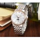 Jaeger-leCoultre Master Ultra Thin Moon积家超薄月相大师系列42mm腕表,简洁的线条设计,赏心悦目的表盘。 显示令表盘尽显活力,6位24小时指针宛如一幕和谐美妙的腕上芭蕾。透过玻璃底盖,机芯运行一目了然。这款厚度仅5.8毫米的超薄机芯向世人证实,超凡的技艺和极尽复杂的功能可以在狭小的空间内完美展现。顶级出品 精品不断 Jaeger-leCoultre Master Ultra Thin Moon积家超薄月相大师系列42mm腕表,简洁的线条设计,赏心悦目的表盘。 显示令表盘尽显活力,6位24小时指针宛如一幕和谐美妙的腕上芭蕾。透过玻璃底盖,机芯运行一目了然。这款厚度仅5.8毫米的超薄机芯向世人证实,超凡的技艺和极尽复杂的功能可以在狭小的空间内完美展现。顶级出品 精品不断