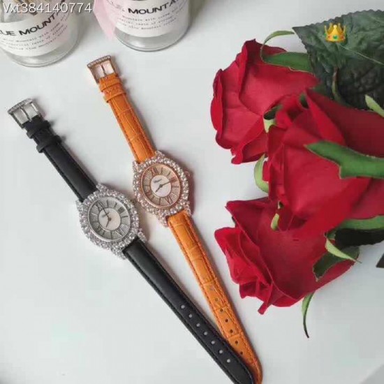 商品编号:384140774萧邦 LHEURE DU DIAMANT MEDIUM OVAL 此款LHeure du Diamant 椭圆形切割贝壳雕纹镶钻表盘 环以点缀钻石的表圈 优雅气韵 时尚风格和萧邦精湛的手工艺尽显无遗 光华耀目商品规格:默认规格 商品编号:384140774萧邦 LHEURE DU DIAMANT MEDIUM OVAL 此款LHeure du Diamant 椭圆形切割贝壳雕纹镶钻表盘 环以点缀钻石的表圈 优雅气韵 时尚风格和萧邦精湛的手工艺尽显无遗 光华耀目商品规格:默认规格