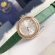 实拍 伯爵-PIAGET 女士腕表 瑞士石英机芯 316L精钢表壳 真牛皮表带 尺寸34*8mm 蓝宝石玻璃镜面 简约的设计,大胆而多彩的配色,以及旋转表圈是伯爵品牌 Possession腕表的特质所在。通过品牌制表师们天马星空的创意,将各个亮色的表带与贵金属、钻石、精钢材质相融,通过圆形盘面的演绎,令全新的 Possession腕表越发闪耀夺目,给人眼前一亮之感。 实拍 伯爵-PIAGET 女士腕表 瑞士石英机芯 316L精钢表壳 真牛皮表带 尺寸34*8mm 蓝宝石玻璃镜面 简约的设计,大胆而多彩的配色,以及旋转表圈是伯爵品牌 Possession腕表的特质所在。通过品牌制表师们天马星空的创意,将各个亮色的表带与贵金属、钻石、精钢材质相融,通过圆形盘面的演绎,令全新的 Possession腕表越发闪耀夺目,给人眼前一亮之感。
