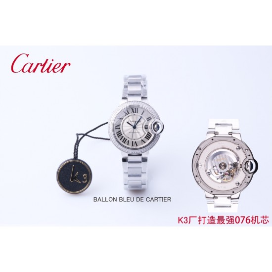 卡地亚蓝气球 CARTIER BallonBleu重磅更新 全新推出原版一档076机芯亮点一:采用原版076专用一档机芯,拔档即停秒调时。机芯摆频每小时28800次,动力储存为48小时,nh05只能放12小时,原版076能放一个周末。走时更加抗震防磁,精准稳定,摆脱nh05时不时修表的烦恼。亮点二:所有配件皆可与原装配件互换,厚度做到33款9.96mm/36款12.05mm,与原装基本保持一致。(所有款式齐全_均配备说明书一卡一码同步专柜防伪及跳码规律_细节处理能与原装相媲美_无惧专柜对比) 卡地亚蓝气球 CARTIER BallonBleu重磅更新 全新推出原版一档076机芯亮点一:采用原版076专用一档机芯,拔档即停秒调时。机芯摆频每小时28800次,动力储存为48小时,nh05只能放12小时,原版076能放一个周末。走时更加抗震防磁,精准稳定,摆脱nh05时不时修表的烦恼。亮点二:所有配件皆可与原装配件互换,厚度做到33款9.96mm/36款12.05mm,与原装基本保持一致。(所有款式齐全_均配备说明书一卡一码同步专柜防伪及跳码规律_细节处理能与原装相媲美_无惧专柜对比)