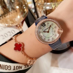 向每一天告白，卡地亚Ballon Blanc de Cartier系列！尺寸30mm！专柜正品同步版本 2019新款最美告白气球，进口机芯，鱼眼水晶玻璃表盘， 4时位置镶嵌明亮式切割菱形圆钻，316L精钢表壳，低调表带上手无敌舒适美，小红书推荐率超高。实物拍摄品质如一！