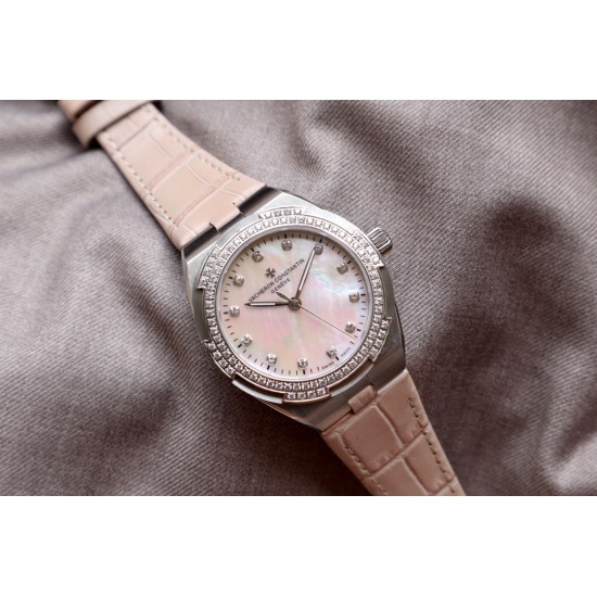 ★实拍 Vacheron Constantin江诗丹顿纵横四海系列OVERSEAS女款小号型2300v/2305v【表壳】表径3610.8mm 同步原装 质感细腻大方 蓝宝石镜面【字面】表盘经旭日纹缎面拉丝工艺处理 深邃优雅 18k金时标均带白色夜光涂层【机芯】CITIZEN8系列改Cal.5300机芯(机芯稳定零返修 )后原装18k纳米镀金质摆陀【表带扣】半马其他十字三片折叠式表扣 进口牛皮表带越欣赏 越懂欣赏 ★实拍 Vacheron Constantin江诗丹顿纵横四海系列OVERSEAS女款小号型2300v/2305v【表壳】表径3610.8mm 同步原装 质感细腻大方 蓝宝石镜面【字面】表盘经旭日纹缎面拉丝工艺处理 深邃优雅 18k金时标均带白色夜光涂层【机芯】CITIZEN8系列改Cal.5300机芯(机芯稳定零返修 )后原装18k纳米镀金质摆陀【表带扣】半马其他十字三片折叠式表扣 进口牛皮表带越欣赏 越懂欣赏