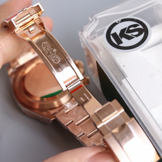 顶级做工KS出品:劳力士 恒动宇宙计时型迪通拿 【尺寸】40MM【表镜】抗刮损蓝水晶玻璃 防反光凸透式放大日历窗【表壳】上链表冠,旋入式三扣锁三重防水系统【机芯】采用7750机芯,高效精准稳定【表带】腕表搭配折叠式表扣,且表扣具有微调装置,可以调到非常的贴合手腕 折叠扣 超强夜光 防水大于100米 顶级做工KS出品:劳力士 恒动宇宙计时型迪通拿 【尺寸】40MM【表镜】抗刮损蓝水晶玻璃 防反光凸透式放大日历窗【表壳】上链表冠,旋入式三扣锁三重防水系统【机芯】采用7750机芯,高效精准稳定【表带】腕表搭配折叠式表扣,且表扣具有微调装置,可以调到非常的贴合手腕 折叠扣 超强夜光 防水大于100米