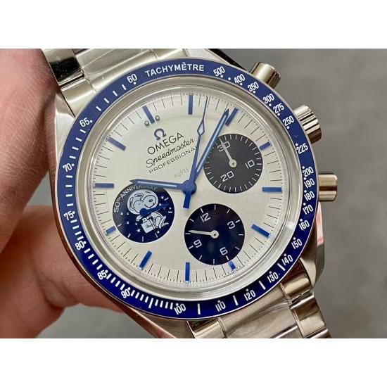 OMEGA 欧米茄 超霸系列!310.32.42.50.02.001“满配版”史努比50周年纪念腕表本次V4版本具体升级如下:1:表壳两侧的倒角以及拉丝打磨均做到和原版一致。2:圈口的陶瓷圈做工颜色均跟原版一致。3:机芯采用3861手动上链跟原版一致,机芯经过多方面升级改良比之前更加稳定。4:此次钢带款是按照国外官网原版开模打造,真正做到1比1对版。5:附带至臻天文台认证卡,同步感应直达官网对应表款!N1出品、带你进入最完美史努比太空遨游! OMEGA 欧米茄 超霸系列!310.32.42.50.02.001“满配版”史努比50周年纪念腕表本次V4版本具体升级如下:1:表壳两侧的倒角以及拉丝打磨均做到和原版一致。2:圈口的陶瓷圈做工颜色均跟原版一致。3:机芯采用3861手动上链跟原版一致,机芯经过多方面升级改良比之前更加稳定。4:此次钢带款是按照国外官网原版开模打造,真正做到1比1对版。5:附带至臻天文台认证卡,同步感应直达官网对应表款!N1出品、带你进入最完美史努比太空遨游!