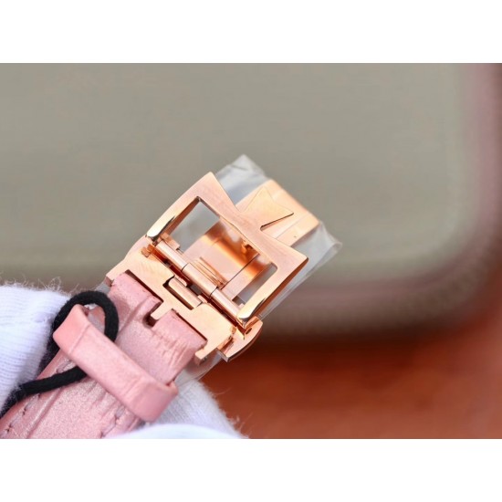 Vacheron Constantin江诗丹顿纵横四海系列OVERSEAS女款小号型2300v/2305v【表壳】表径3610.8mm 同步原装 质感细腻大方 蓝宝石镜面【字面】表盘经旭日纹缎面拉丝工艺处理 深邃优雅 18k金时标均带白色夜光涂层【机芯】CITIZEN8系列改Cal.5300机芯(机芯稳定零返修 )后原装18k纳米镀金质摆陀【表带扣】半马其他十字三片折叠式表扣 进口牛皮表带越欣赏 越懂欣赏 Vacheron Constantin江诗丹顿纵横四海系列OVERSEAS女款小号型2300v/2305v【表壳】表径3610.8mm 同步原装 质感细腻大方 蓝宝石镜面【字面】表盘经旭日纹缎面拉丝工艺处理 深邃优雅 18k金时标均带白色夜光涂层【机芯】CITIZEN8系列改Cal.5300机芯(机芯稳定零返修 )后原装18k纳米镀金质摆陀【表带扣】半马其他十字三片折叠式表扣 进口牛皮表带越欣赏 越懂欣赏