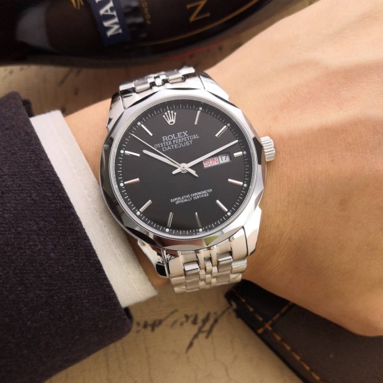 『臻品推荐』新品发布[玫瑰] 劳力士-ROLEX独家首发-----❤不忘初心 追求品质 精准细致机芯:顶级精准稳定8215全自动机械表壳:顶级版316L精钢表扣:钢带按扣、皮带针扣玻璃:高硬度矿物质水晶玻璃直径:原装尺寸42mm11mm[色]完美呈现 品质上乘，手感独特，送礼自戴首选[鼓掌]〔----用心，所以更完美 〕