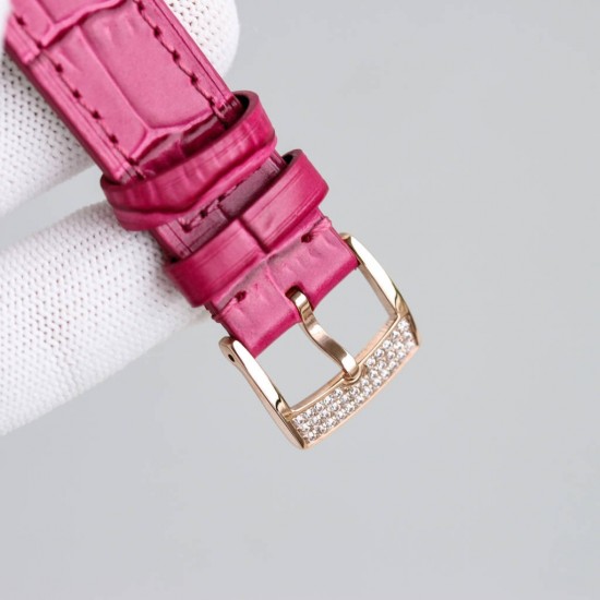 萧邦新款chopard Happy Sport系列之彩钻腕表,以精钢搭配钻石,凝固刹那时刻,绽放隽永气质!精彩细节:1⃣️搭载与众不同的珍珠贝母字面,纹理和放射出来的光晕实属完美。2⃣️表盘搭配7颗快乐彩钻,采用施华洛世奇水晶,颗颗饱满闪烁!每一个颗的底座都是精雕细琢,以求实现正品钻珠那一致的旋转运动的效果!3⃣️壳套316L精钢表壳两侧均镶嵌顶级施华洛世奇水晶,颗颗火彩熠熠,色泽白净透亮4⃣️搭配海鸥2892机芯机械!AN Factory精品之作 时间总让人惊喜不断 您绝对值得拥有!欢迎您的品鉴! 萧邦新款chopard Happy Sport系列之彩钻腕表,以精钢搭配钻石,凝固刹那时刻,绽放隽永气质!精彩细节:1⃣️搭载与众不同的珍珠贝母字面,纹理和放射出来的光晕实属完美。2⃣️表盘搭配7颗快乐彩钻,采用施华洛世奇水晶,颗颗饱满闪烁!每一个颗的底座都是精雕细琢,以求实现正品钻珠那一致的旋转运动的效果!3⃣️壳套316L精钢表壳两侧均镶嵌顶级施华洛世奇水晶,颗颗火彩熠熠,色泽白净透亮4⃣️搭配海鸥2892机芯机械!AN Factory精品之作 时间总让人惊喜不断 您绝对值得拥有!欢迎您的品鉴!