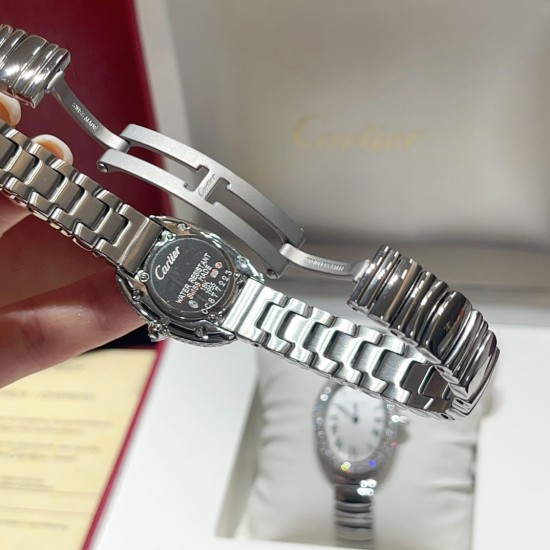 Baignoire de Cartier Small size: W:25mm L:32mmMini size: W:20mm L:25mmBaignoire de Cartier 卡地亚Baignoire1920#浴缸1920系列,进口瑞士石英机芯。316L精钢表壳表链。整体5A莫桑石镶嵌,淬火钢蓝指针,拱形水晶镜面。表壳尺寸:小号尺寸 宽度25mm长度32mmmini尺寸 宽度20mm长度25mm Baignoire de Cartier Small size: W:25mm L:32mmMini size: W:20mm L:25mmBaignoire de Cartier 卡地亚Baignoire1920#浴缸1920系列,进口瑞士石英机芯。316L精钢表壳表链。整体5A莫桑石镶嵌,淬火钢蓝指针,拱形水晶镜面。表壳尺寸:小号尺寸 宽度25mm长度32mmmini尺寸 宽度20mm长度25mm