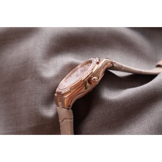 ★实拍 Vacheron Constantin江诗丹顿纵横四海系列OVERSEAS女款小号型2300v/2305v【表壳】表径3610.8mm 同步原装 质感细腻大方 蓝宝石镜面【字面】表盘经旭日纹缎面拉丝工艺处理 深邃优雅 18k金时标均带白色夜光涂层【机芯】CITIZEN8系列改Cal.5300机芯(机芯稳定零返修 )后原装18k纳米镀金质摆陀【表带扣】半马其他十字三片折叠式表扣 进口牛皮表带越欣赏 越懂欣赏 ★实拍 Vacheron Constantin江诗丹顿纵横四海系列OVERSEAS女款小号型2300v/2305v【表壳】表径3610.8mm 同步原装 质感细腻大方 蓝宝石镜面【字面】表盘经旭日纹缎面拉丝工艺处理 深邃优雅 18k金时标均带白色夜光涂层【机芯】CITIZEN8系列改Cal.5300机芯(机芯稳定零返修 )后原装18k纳米镀金质摆陀【表带扣】半马其他十字三片折叠式表扣 进口牛皮表带越欣赏 越懂欣赏