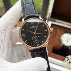 积家 Jaeger Lecoultre 大师系列，经典大三针搭载月相设计，采用全自动机械机芯，进口小牛皮表带，矿物质超强镜面，尺寸43*13mm！