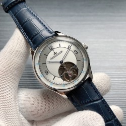 积家JaegerLecoultre A26 大师系列，精品男士腕表，简约两针搭载飞轮设计，尊贵大气，绅士风范，卓越品质，热卖全城。采用全自动机械机芯，顶级316精钢表壳，进口小牛皮表带，矿物质超强镜面，尺寸43*12 三杰精致推荐男士机械腕表 SJ为你精心打造超真实实物图拍摄