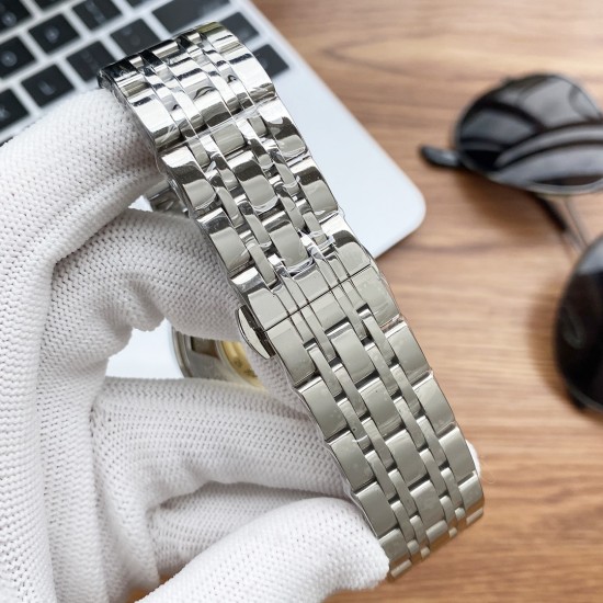 实物拍摄品牌：劳力士-ROLEX   钨钢圈口 永不磨花类型：[酷]男士腕表表壳：316精钢（做工优质）表带：进口小牛皮/316精钢（两种可选）机芯：高级定制全自动机械机芯（走时稳定）玻璃：高级强化镀膜镜面尺寸：直径40mm，厚度12mm