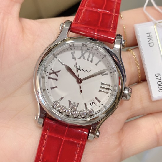 实拍 最新配色 特别款 最强副本萧邦CHOPARD快乐钻系列(原版开模)「中号36mm 」历时一年多研发终于面世,在蓝气球已经是女士标配的时代 萧邦快乐钻系列女表脱颖而出,成为时尚界追捧的一股潮流!此款不但能凸显出钻石的高贵而且更是「女神」最渴望拥有腕表之一 轻松出席各种场合不会出现「同款尴尬」【表带】标配美洲鳄鱼皮 【机芯】采用TOP级海鸥2892机芯,每颗机芯都经制表师的精调细选,确保带来稳定可靠的精准走时。绝世精品!图为36尺寸 实拍 最新配色 特别款 最强副本萧邦CHOPARD快乐钻系列(原版开模)「中号36mm 」历时一年多研发终于面世,在蓝气球已经是女士标配的时代 萧邦快乐钻系列女表脱颖而出,成为时尚界追捧的一股潮流!此款不但能凸显出钻石的高贵而且更是「女神」最渴望拥有腕表之一 轻松出席各种场合不会出现「同款尴尬」【表带】标配美洲鳄鱼皮 【机芯】采用TOP级海鸥2892机芯,每颗机芯都经制表师的精调细选,确保带来稳定可靠的精准走时。绝世精品!图为36尺寸