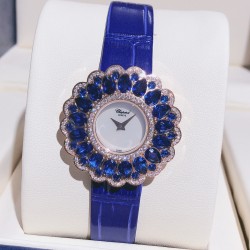 实拍 萧邦-Chopard❥ Precious Chopard系列❥瑞士石英机芯❥蓝宝石玻璃镜面❥表壳直径约36mm           厚度约8mm❥今年以“舞会”为主题，推出Precious Chopard系列高级珠宝与珠宝表新作。以钻石和多种彩色贵重宝石为Precious Chopard系列珠宝装饰出华丽的外衣，由最出色的珠宝师以卓绝工艺精心制作，散发出盛大晚会的恢宏气势。