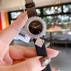 伯爵-PIAGET 全新高级珠宝系列，18K白金.玫瑰金，镶饰24颗马眼型切割美钻（约3.84克拉）是高级珠宝制作的一大挑战；钻石散发的耀眼光芒，皮带采用轻柔的缎面材质，与钻石造型形成优雅对比。原装尺寸31X7.8mm