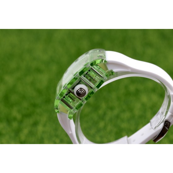实拍 理查德•米勒清凉夏日最新款RichardMille RM 07-02✨酒桶形表壳由整块绿色由有机玻璃打造而成,配用原装西铁城全自动机芯,顶级橡树表带。尺寸为46mmx32mmx14mm。表壳加工无论从工程还是技术角度都堪称挑战,没有丝毫容错空间。女装腕表以著名的鸡尾酒及其蕴含的精神思潮为灵感。 实拍 理查德•米勒清凉夏日最新款RichardMille RM 07-02✨酒桶形表壳由整块绿色由有机玻璃打造而成,配用原装西铁城全自动机芯,顶级橡树表带。尺寸为46mmx32mmx14mm。表壳加工无论从工程还是技术角度都堪称挑战,没有丝毫容错空间。女装腕表以著名的鸡尾酒及其蕴含的精神思潮为灵感。