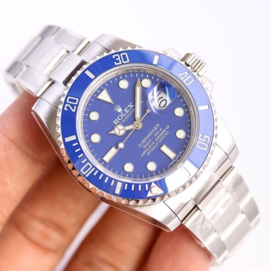 顶级做工KS出品:劳力士 蓝色水鬼 不断提高复刻效果,ROLEX劳力士 SUB水鬼 !精钢不断改进的钻研精神,特别是五大神器的业界认可,目前销量一直成上升趋势!【尺寸】直径40mm【表镜】抗刮损蓝水晶玻璃,防反光凸透式放大日历窗【表壳】上链表冠,旋入式三扣锁三重防水系统【机芯】稳定复刻2836、36改3135自动机械机芯、【表带】蚝式三节表链【表扣】40x13mm,2836自动机械机芯,蓝宝石镜面,超强夜光,折叠扣,防水大于100米 顶级做工KS出品:劳力士 蓝色水鬼 不断提高复刻效果,ROLEX劳力士 SUB水鬼 !精钢不断改进的钻研精神,特别是五大神器的业界认可,目前销量一直成上升趋势!【尺寸】直径40mm【表镜】抗刮损蓝水晶玻璃,防反光凸透式放大日历窗【表壳】上链表冠,旋入式三扣锁三重防水系统【机芯】稳定复刻2836、36改3135自动机械机芯、【表带】蚝式三节表链【表扣】40x13mm,2836自动机械机芯,蓝宝石镜面,超强夜光,折叠扣,防水大于100米