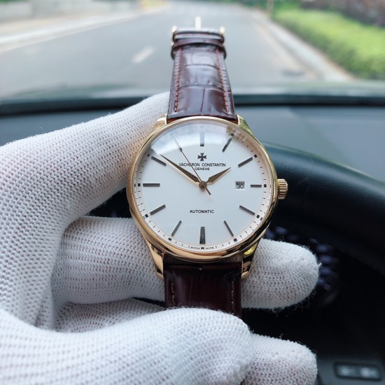 SJ出品 江诗丹顿 Vacheron Constantin Z2 精品男士腕表,经典大三针搭载双日历设计,尊贵大气,绅士风范,卓越品质,热卖全城。采用全自动机械机芯,顶级316精钢表壳,进口小牛皮表带,矿物质超强镜面,尺寸40*12 三杰为你精致推荐男士精品机械腕表 精致传承真实效果 SJ品质的保证 SJ出品 江诗丹顿 Vacheron Constantin Z2 精品男士腕表,经典大三针搭载双日历设计,尊贵大气,绅士风范,卓越品质,热卖全城。采用全自动机械机芯,顶级316精钢表壳,进口小牛皮表带,矿物质超强镜面,尺寸40*12 三杰为你精致推荐男士精品机械腕表 精致传承真实效果 SJ品质的保证