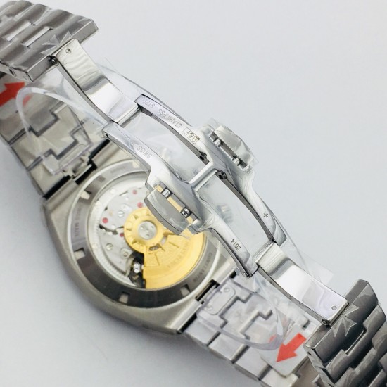 8F Factory新力作 V2升级版 江诗 丹顿Vacheron Constantin腕表 Overseas系列 纵横四海腕表!1⃣️直径41毫米!2⃣️蓝宝石玻璃水晶表镜表背!3⃣️7750改5200自动上链机械,摆频28800次/小时!4⃣️精钢表扣!5⃣️全新的可更换表带系统!新 Overseas 只需要拨动表带和表耳之间的一个小划杆就可以拆换表带,每一枚都可选钢带、皮带 ,真正做到1:1复刻!8F Factory匠心之作 欢迎您的品鉴! 8F Factory新力作 V2升级版 江诗 丹顿Vacheron Constantin腕表 Overseas系列 纵横四海腕表!1⃣️直径41毫米!2⃣️蓝宝石玻璃水晶表镜表背!3⃣️7750改5200自动上链机械,摆频28800次/小时!4⃣️精钢表扣!5⃣️全新的可更换表带系统!新 Overseas 只需要拨动表带和表耳之间的一个小划杆就可以拆换表带,每一枚都可选钢带、皮带 ,真正做到1:1复刻!8F Factory匠心之作 欢迎您的品鉴!