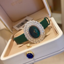 伯爵-PIAGET  全新高级珠宝系列，18K白金.玫瑰金，镶饰两圈马眼型切割美钻一圈22颗（约3.84克拉）－共44颗高级珠宝制作的一大挑战；钻石散发的耀眼光芒，皮带采用轻柔的缎面材质，与钻石造型形成优雅对比。原装尺寸31 X37 mm