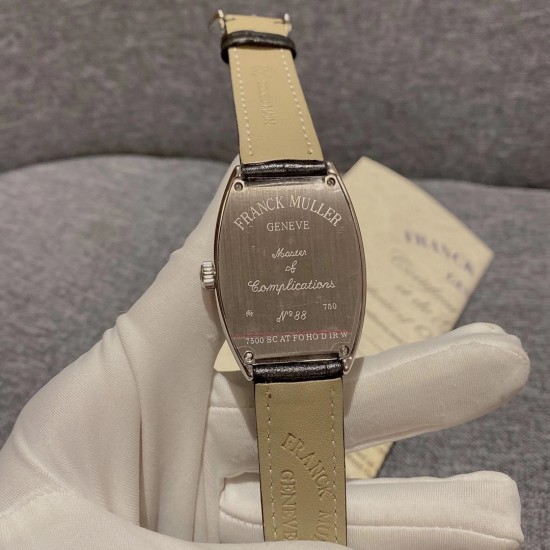 法兰克穆勒-FRANCK MULLER(FM)LADIESCOLLECTION系列,瑞士石英机芯,日月星辰 进口意大利牛皮制作仿真鳄鱼皮,光泽度饱满,尺寸32x43mm 厚度8mm 法兰克穆勒-FRANCK MULLER(FM)LADIESCOLLECTION系列,瑞士石英机芯,日月星辰 进口意大利牛皮制作仿真鳄鱼皮,光泽度饱满,尺寸32x43mm 厚度8mm