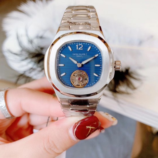百达翡丽 手雷系列 女款简约飞轮 最强版本 Patek Philippe Seal印记Cal.324 CS自动机械机芯 专柜尺寸33mm 厚度9.5mm 花巨资复刻原版Cal.324 CS机芯 市场现在唯一一个324CS机芯与原装机芯摆轮一致 可谓市场最高版本女表表后 女性对永恒时间理念的钟爱 难以抗拒的柔美气息 百达翡丽 手雷系列 女款简约飞轮 最强版本 Patek Philippe Seal印记Cal.324 CS自动机械机芯 专柜尺寸33mm 厚度9.5mm 花巨资复刻原版Cal.324 CS机芯 市场现在唯一一个324CS机芯与原装机芯摆轮一致 可谓市场最高版本女表表后 女性对永恒时间理念的钟爱 难以抗拒的柔美气息