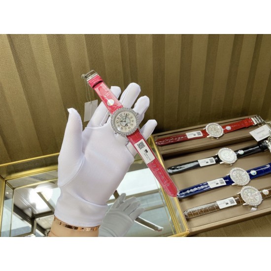 实拍 v18出品 狠货来袭 积家 约会大师 升级版最新24小时日月星辰 日月分明 女士腕表 珠宝镶钻设计风格首次使用高级珠宝的爪镶工艺而非常罕见轨道镶嵌!采用锆石材料。鲜艳光泽强!壳套:珠宝镶钻表壳、316L精钢玻璃:采用蓝宝石水晶表镜表盘:珍珠母贝镶钻表盘、台湾厂立体数字真钉立体!太阳月亮浮现出立体效果24小时日月分明表带:美洲鳄鱼皮表带尺寸:直径36mm,厚度8.8mm机芯:瑞士进口机芯体现出高贵优雅气质、材质进口质量保证零0⃣返修 实拍 v18出品 狠货来袭 积家 约会大师 升级版最新24小时日月星辰 日月分明 女士腕表 珠宝镶钻设计风格首次使用高级珠宝的爪镶工艺而非常罕见轨道镶嵌!采用锆石材料。鲜艳光泽强!壳套:珠宝镶钻表壳、316L精钢玻璃:采用蓝宝石水晶表镜表盘:珍珠母贝镶钻表盘、台湾厂立体数字真钉立体!太阳月亮浮现出立体效果24小时日月分明表带:美洲鳄鱼皮表带尺寸:直径36mm,厚度8.8mm机芯:瑞士进口机芯体现出高贵优雅气质、材质进口质量保证零0⃣返修