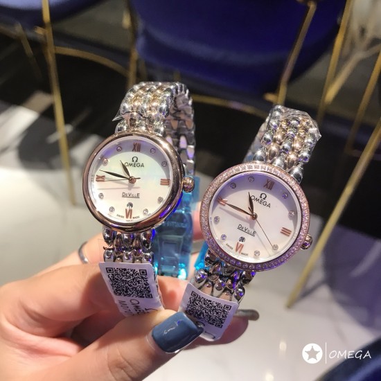 欧米茄 OMEGA 精品女神水滴系列腕表。316L精钢材质,进口石英机芯,原装折叠扣,精致唯美的设计,让您的美丽无处不在,也将华丽与经典融合,创造出惊艳巨作,表盘清新淡雅,色彩的格调将华丽装点腕间,悦享浪漫之感。尺寸28mm。 欧米茄 OMEGA 精品女神水滴系列腕表。316L精钢材质,进口石英机芯,原装折叠扣,精致唯美的设计,让您的美丽无处不在,也将华丽与经典融合,创造出惊艳巨作,表盘清新淡雅,色彩的格调将华丽装点腕间,悦享浪漫之感。尺寸28mm。