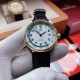 欧米茄-OMEGA X8 精品男士腕表，简约三针搭配3字位单日历 斜角月字面设计，316精钢表壳，原装西铁城8215新机芯（超准走时）尺寸：40mm厚12mm，顶级进口牛皮表带，装配原装针扣 A级水晶镜面[爱心]请认准SJ——精品不断 三杰为你精致推荐男士精品机械腕表 精致传承真实效果 SJ品质的保证