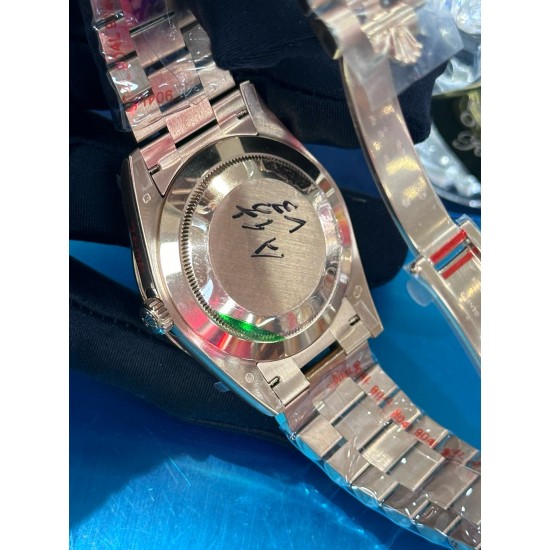 ROLEX 劳力士 冰糖星期日历型系列!独家实拍,玻璃通透,日历对版,针有中轴,牙圈立体。上手就可以玩,手感非常好。40mm直径,严选出品,出货实拍! ROLEX 劳力士 冰糖星期日历型系列!独家实拍,玻璃通透,日历对版,针有中轴,牙圈立体。上手就可以玩,手感非常好。40mm直径,严选出品,出货实拍!