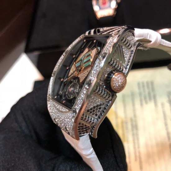 【独家实拍 理查德•米勒 】 《Richard Mille》新成员:(RM71-01 Talisman )女士腕表 专为女性设计,金质表盘上装饰有独特的「护身符」 表盘有10种不同的设计版本,腕表的每一颗钻石与珍珠贝面均由人工手动镶嵌 蓝宝石镜面与镂空式设计让您一览无余!原装西铁城全自动机械机芯,精致走时低至零返修!表带材质可采用橡胶带与牛皮带,搭配原装带钻折叠扣!「RM 71-01 Talisman」是对当代女性的致敬——是当代女性不可多得的完美选择!独家实拍,欢迎转发! 【独家实拍 理查德•米勒 】 《Richard Mille》新成员:(RM71-01 Talisman )女士腕表 专为女性设计,金质表盘上装饰有独特的「护身符」 表盘有10种不同的设计版本,腕表的每一颗钻石与珍珠贝面均由人工手动镶嵌 蓝宝石镜面与镂空式设计让您一览无余!原装西铁城全自动机械机芯,精致走时低至零返修!表带材质可采用橡胶带与牛皮带,搭配原装带钻折叠扣!「RM 71-01 Talisman」是对当代女性的致敬——是当代女性不可多得的完美选择!独家实拍,欢迎转发!