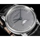 全新升级版Vacheron constantin 经典之美品鉴江诗丹顿传承逆跳日历款腕表 型号4010U/000R-B329。盘面设计独树一帜,功能简单实用。采用自制Cal.2460 R31L/1机芯 直径42.5毫米 。搭配意大利牛皮原装表扣,佩戴更舒适,简敛精致不失优雅,经典传承 永不过时 全新升级版Vacheron constantin 经典之美品鉴江诗丹顿传承逆跳日历款腕表 型号4010U/000R-B329。盘面设计独树一帜,功能简单实用。采用自制Cal.2460 R31L/1机芯 直径42.5毫米 。搭配意大利牛皮原装表扣,佩戴更舒适,简敛精致不失优雅,经典传承 永不过时