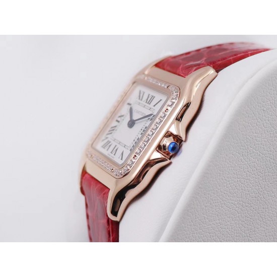 实拍 8848F Panthre de Cartier 卡地亚猎豹手表,华丽而不羁,是Panthre de Cartier猎豹所传达的美学风格。它线条流畅,魅惑动人,柔软服帖于腕间,宛若在肌肤上翩翩起舞。独特的造型彰显成熟优雅、自信动人的女性形象。表壳一体成型,搭配正品使用原装瑞士石英机芯,316L精钢壳套,镶嵌钻石 把头镶嵌一颗合成蓝色尖晶石,镀银表盘,剑形蓝钢指针,100%三度防水,尺寸:27 x 37毫米,22*30毫米,二个尺寸。每块表都有独立的机身编号。 实拍 8848F Panthre de Cartier 卡地亚猎豹手表,华丽而不羁,是Panthre de Cartier猎豹所传达的美学风格。它线条流畅,魅惑动人,柔软服帖于腕间,宛若在肌肤上翩翩起舞。独特的造型彰显成熟优雅、自信动人的女性形象。表壳一体成型,搭配正品使用原装瑞士石英机芯,316L精钢壳套,镶嵌钻石 把头镶嵌一颗合成蓝色尖晶石,镀银表盘,剑形蓝钢指针,100%三度防水,尺寸:27 x 37毫米,22*30毫米,二个尺寸。每块表都有独立的机身编号。