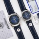 【赵丽颖同款】Longines浪琴 名匠系列情侣腕表。全新浪琴名匠月相腕表系列。 诠释女性高贵典雅。精钢表壳直径:34毫米尺寸。官方一致6字位月相1-31日期显示功能。进口石英机芯。三码合一。采用进口头层牛皮、原装蝴蝶扣。珍珠母贝表盘在女表中是运用较多的元素,浪琴为其搭配了12颗钻石时标,将女性魅力发挥到极致。盘面6点钟位置的小表盘显示月相和日期,兼顾实用性和浪漫感,精巧别致。字表盘扫描打版,颜色、“麦粒”格纹深浅、内影字体大小粗细与正品完全一致。 三码合一认准编号 【赵丽颖同款】Longines浪琴 名匠系列情侣腕表。全新浪琴名匠月相腕表系列。 诠释女性高贵典雅。精钢表壳直径:34毫米尺寸。官方一致6字位月相1-31日期显示功能。进口石英机芯。三码合一。采用进口头层牛皮、原装蝴蝶扣。珍珠母贝表盘在女表中是运用较多的元素,浪琴为其搭配了12颗钻石时标,将女性魅力发挥到极致。盘面6点钟位置的小表盘显示月相和日期,兼顾实用性和浪漫感,精巧别致。字表盘扫描打版,颜色、“麦粒”格纹深浅、内影字体大小粗细与正品完全一致。 三码合一认准编号
