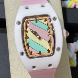 实拍 理查德米勒 RichardMille 糖果棉花糖 最新爆款 bon bon系列最稀有的作品！克服传统工艺打破模式！钟表最受尊敬的技术之一。不是所有人的嫁妆，棉花糖运动曲线和颜色，它们是诱人的。有了理查德米勒，实现了把棉花糖戴在你的手腕上！白色陶瓷加上黄粉绿搪瓷表盘，RM-07柔和的颜色创造了一个组合...甜蜜！糖果店的一次旅行，一个让人难以置信的艺术品。你会戴上它吗？