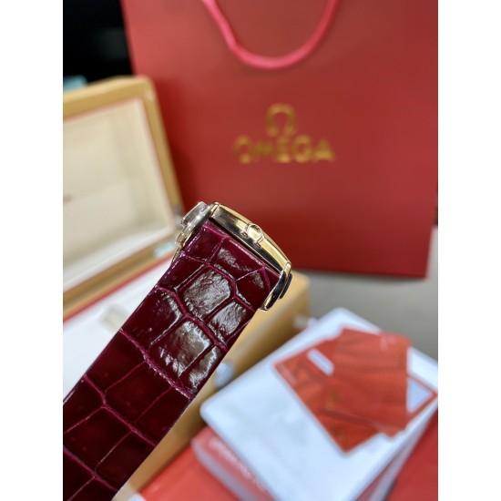 年关将至,中国红。新款来袭!欧米伽/OMEGA星座系列最经典的一款 很多客人在找外圈带钻的欧米伽 此款硬货来了,此款星座系列中国红钻石女表,手表直径34mm.采用日本1731机械机芯,(1:1)防炫目蓝宝石镜面,手表全套316L钢材,女士专用折叠扣。字面一级天然河贝母面镶嵌钻石刻度奢侈典雅.底盖为透视玻璃蓝宝石,机芯甲板采用欧米茄一贯批花风格,显示出超强立体感。搭配深红色鳄鱼皮、牛皮俩种选择。 年关将至,中国红。新款来袭!欧米伽/OMEGA星座系列最经典的一款 很多客人在找外圈带钻的欧米伽 此款硬货来了,此款星座系列中国红钻石女表,手表直径34mm.采用日本1731机械机芯,(1:1)防炫目蓝宝石镜面,手表全套316L钢材,女士专用折叠扣。字面一级天然河贝母面镶嵌钻石刻度奢侈典雅.底盖为透视玻璃蓝宝石,机芯甲板采用欧米茄一贯批花风格,显示出超强立体感。搭配深红色鳄鱼皮、牛皮俩种选择。