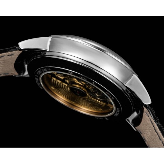 全新升级版Vacheron constantin 经典之美品鉴江诗丹顿传承逆跳日历款腕表 型号4010U/000R-B329。盘面设计独树一帜,功能简单实用。采用自制Cal.2460 R31L/1机芯 直径42.5毫米 。搭配意大利牛皮原装表扣,佩戴更舒适,简敛精致不失优雅,经典传承 永不过时 全新升级版Vacheron constantin 经典之美品鉴江诗丹顿传承逆跳日历款腕表 型号4010U/000R-B329。盘面设计独树一帜,功能简单实用。采用自制Cal.2460 R31L/1机芯 直径42.5毫米 。搭配意大利牛皮原装表扣,佩戴更舒适,简敛精致不失优雅,经典传承 永不过时