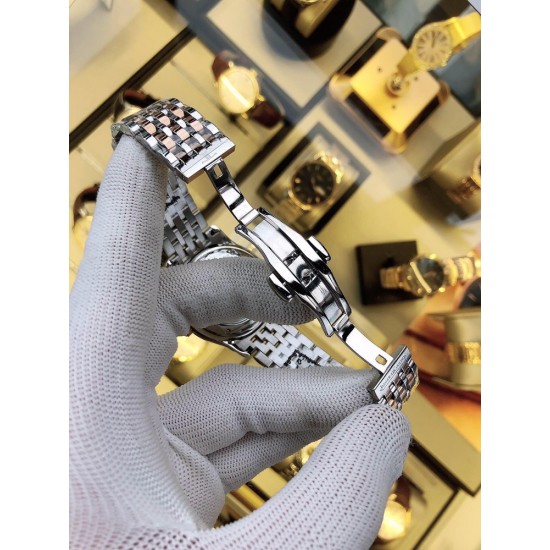 品牌:积家-Jaeger-LeCoultr表带:进口小牛皮/316精钢机芯:全自动机械机芯材料:高级强化镀膜镜面尺寸:直径40mm,厚度12mm 品牌:积家-Jaeger-LeCoultr表带:进口小牛皮/316精钢机芯:全自动机械机芯材料:高级强化镀膜镜面尺寸:直径40mm,厚度12mm