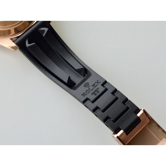 【APEX出品】劳力士YACHT-MASTER"116655"(YM金游艇)系列,40mm直径,表壳四个耳底钢印和正品一模一样表针的中轴相当出色,就连中轴处的铆钉都做得很乱真,搭配2824自动机械机芯,走时精准。镜面抛光双凹曲线面蓝宝石镜面,纯水刀切割,原版对应打磨拉丝处理,圈口一体成型(非蚀刻)铂金电镀刻度色泽均匀永不褪色,冰蓝色超亮夜光,圈口夜光珠镜面为双卜蓝宝石玻璃。原装表扣,扣内侧抛光腐蚀工艺钢印!APEX之作,致敬原版,挑战更好! 【APEX出品】劳力士YACHT-MASTER"116655"(YM金游艇)系列,40mm直径,表壳四个耳底钢印和正品一模一样表针的中轴相当出色,就连中轴处的铆钉都做得很乱真,搭配2824自动机械机芯,走时精准。镜面抛光双凹曲线面蓝宝石镜面,纯水刀切割,原版对应打磨拉丝处理,圈口一体成型(非蚀刻)铂金电镀刻度色泽均匀永不褪色,冰蓝色超亮夜光,圈口夜光珠镜面为双卜蓝宝石玻璃。原装表扣,扣内侧抛光腐蚀工艺钢印!APEX之作,致敬原版,挑战更好!