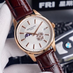 2⃣0⃣2⃣0⃣最新款百达翡丽《Patek Philippe》月[月亮]相[太阳]系列！九字位日月星辰功能，独特的4时位小秒logo，搭载原装进口call8219月相机芯(0返修0售后），蓝宝石玻璃镜面，进口意大利牛皮 ，（可配钢带）尺寸40mm，厚度10mm，三度防水性能，简约商外观，让你感受傲慢绅士气息，完美彰显其百达翡丽腕表的皇家血统，值得全球称赞。⚠️请认准独家品质