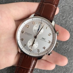 ZF扛鼎新作——IWC万国表葡萄牙系列IW371605腕表（2019年大改款葡计） 【精彩细节】1.精致背透，机芯可一览无余2.新版表扣设计更加舒适精妙3.定制版CAL.69355机芯，无理由实现原装所有功能【表壳】腕表尺寸41mmX13mm1.ZF早已烂熟于胸的万国打磨技艺，实力演绎IWC的原汁原味2.前后两片蓝宝石水晶玻璃，通透无比3.比例和版型经过多次校正，做到与正品一致贴合手腕清新俊逸 品貌非凡ZF出品    必属精品