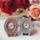 商品编号:384140774萧邦 LHEURE DU DIAMANT MEDIUM OVAL 此款LHeure du Diamant 椭圆形切割贝壳雕纹镶钻表盘 环以点缀钻石的表圈 优雅气韵 时尚风格和萧邦精湛的手工艺尽显无遗 光华耀目商品规格:默认规格 商品编号:384140774萧邦 LHEURE DU DIAMANT MEDIUM OVAL 此款LHeure du Diamant 椭圆形切割贝壳雕纹镶钻表盘 环以点缀钻石的表圈 优雅气韵 时尚风格和萧邦精湛的手工艺尽显无遗 光华耀目商品规格:默认规格