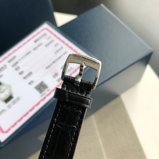 YF 萧邦HAPPY DIAMONDS快乐钻系列,HAPPY DIAMONDS腕表采用天然珍珠贝表盘,表相比大部分款式钻表尺寸都要大不少,钻石都是越大越值钱,配有GTC权威检测认证,联网可查,此款手表散发优雅气质和永恒之城的迷人,此系列腕表成为了上层社会优雅女士的身份标识之一。这款腕表以36毫米精钢表壳,,搭载正品一致的ETA-955.112专供原装机芯,美洲鳄鱼皮表带,令佩戴更加的舒适,凸面蓝宝石玻璃。 YF 萧邦HAPPY DIAMONDS快乐钻系列,HAPPY DIAMONDS腕表采用天然珍珠贝表盘,表相比大部分款式钻表尺寸都要大不少,钻石都是越大越值钱,配有GTC权威检测认证,联网可查,此款手表散发优雅气质和永恒之城的迷人,此系列腕表成为了上层社会优雅女士的身份标识之一。这款腕表以36毫米精钢表壳,,搭载正品一致的ETA-955.112专供原装机芯,美洲鳄鱼皮表带,令佩戴更加的舒适,凸面蓝宝石玻璃。