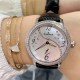 实拍 AW厂 Blancpain-宝珀女装系列复杂功能腕表共镶有152颗美钻。其中的108颗钻石镶嵌于36.8毫米的红金表壳之上。钻石紧密交织为两圈,错落有致,与品牌的标志性双层表圈设计相互呼应。表冠上亦镶有精致美钻,尽现腕表的华美雅致。 实拍 AW厂 Blancpain-宝珀女装系列复杂功能腕表共镶有152颗美钻。其中的108颗钻石镶嵌于36.8毫米的红金表壳之上。钻石紧密交织为两圈,错落有致,与品牌的标志性双层表圈设计相互呼应。表冠上亦镶有精致美钻,尽现腕表的华美雅致。