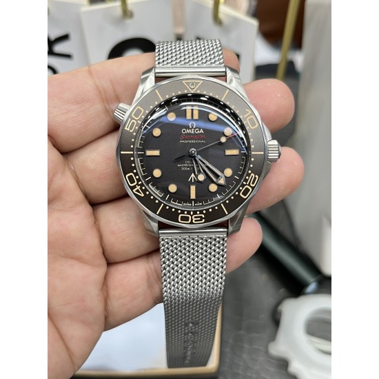 OMEGA 欧米茄 邦德007-无暇赴死,全新腕表底盖采用NAIAD LOCK锁扣设计,确保镌刻字样始终处于竖直位置。詹姆斯邦德《无暇赴死》(NoTimeToDie),将佩戴这款腕表在电影中闪耀登场。买它!就可于腕间感受邦德的迷人风范。 OMEGA 欧米茄 邦德007-无暇赴死,全新腕表底盖采用NAIAD LOCK锁扣设计,确保镌刻字样始终处于竖直位置。詹姆斯邦德《无暇赴死》(NoTimeToDie),将佩戴这款腕表在电影中闪耀登场。买它!就可于腕间感受邦德的迷人风范。